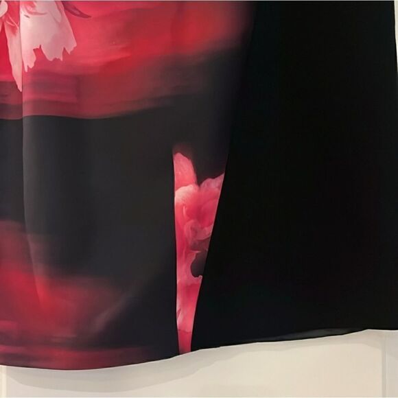 NWT Ellen Tracy Black Skirt with Red Floral Design Sz 8 - Picture 2 of 6